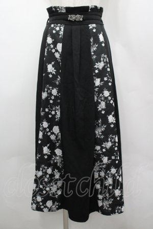 画像: axes femme / ローズベルト付きジャカードスカート  黒Ｘ白 I-26-04-06-092-AX-SK-SA-ZI