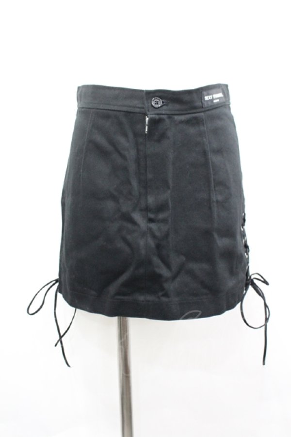 画像1: SEXY DYNAMITE LONDON / サイドレースアップミニスカート  ブラック I-26-04-06-097-PU-SK-SA-ZI (1)