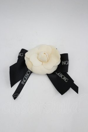 画像: INGEBORG / カメリアリボンコサージュ  白×黒 I-26-04-06-119-LO-ZA-TE-ZI