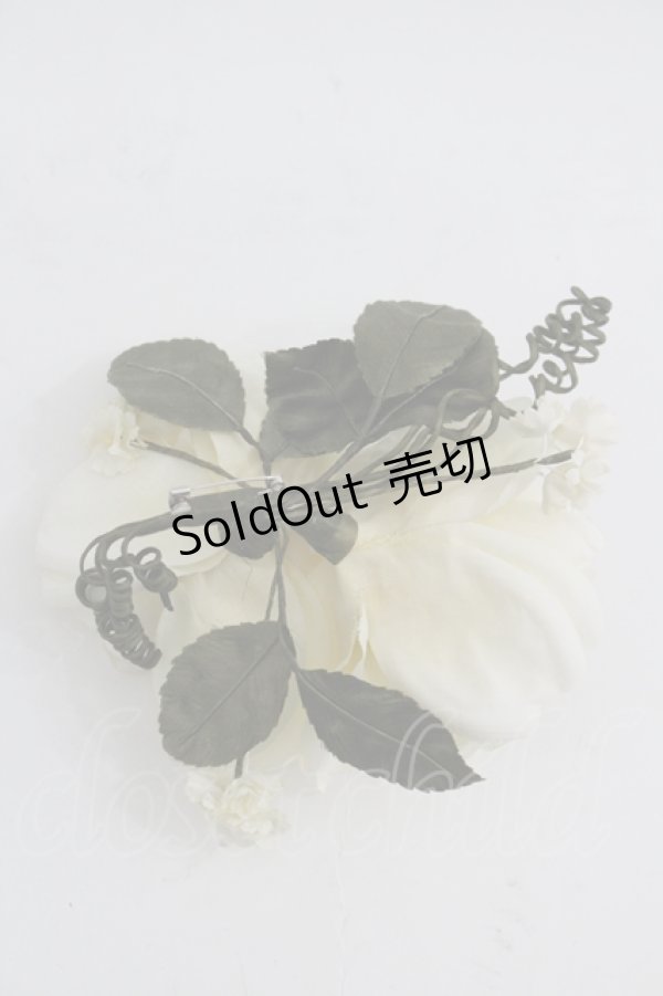 画像2: INGEBORG / フラワーコサージュ  白 I-26-04-06-121-LO-AC-TE-ZI (2)