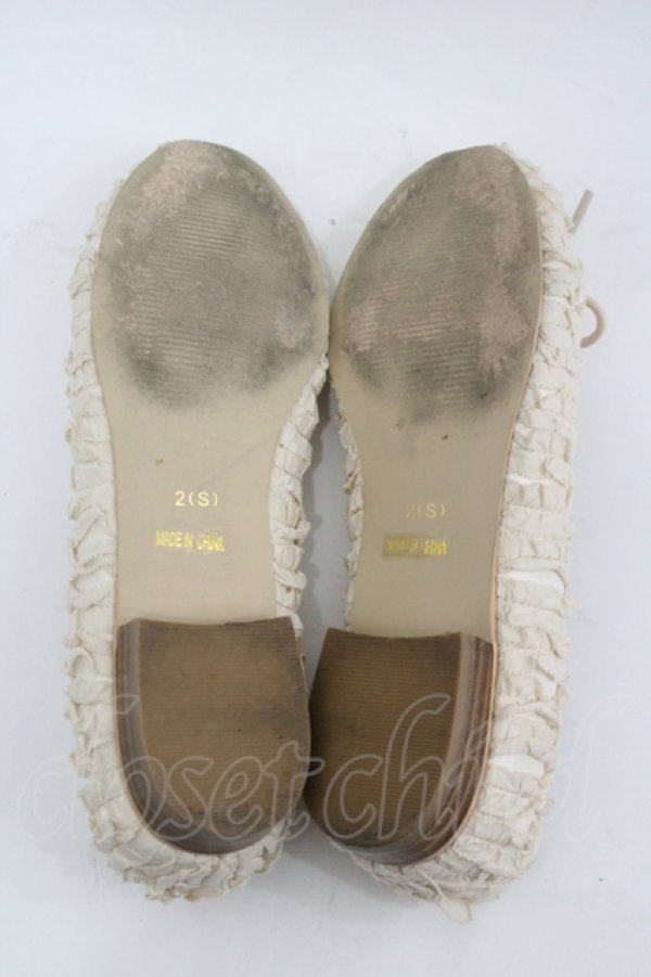 画像4: PINK HOUSE / ベルト付きフリルバレエシューズ 2(S) アイボリー I-26-04-06-125-LO-SH-SA-ZI (4)