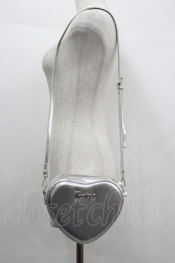 画像1: axes femme POETIQUE / ロゴプレートハートポシェット  シルバー I-26-04-08-042-AX-BG-TE-ZI (1)