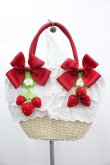 画像1: axes femme kawaii / いちごあみぐるみ付カゴバッグ  赤 I-26-04-08-044-AX-BG-SA-ZI (1)