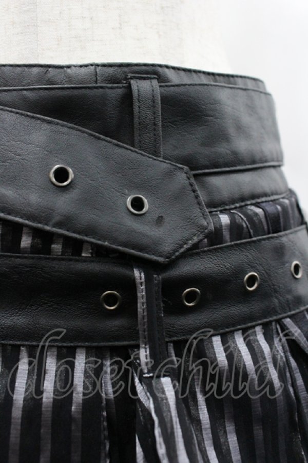 画像3: SEX POT ReVeNGe / ダメージフラップストライプフリルミニスカート  黒×シルバー I-26-04-10-075-SP-SK-TE-ZI (3)