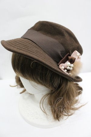 画像: axes femme / ファーコサージュポークパイ  ブラウン I-26-04-10-112-AX-AC-SA-ZI