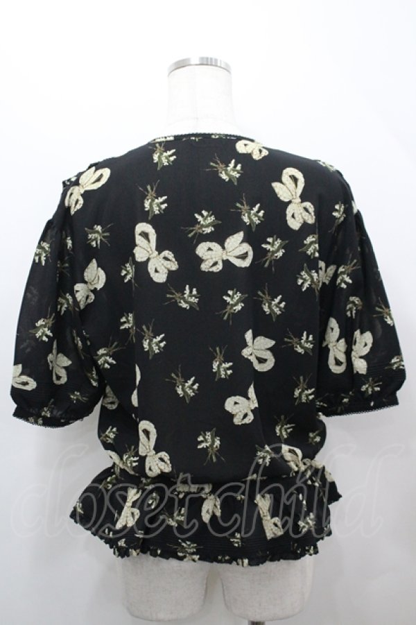 画像2: KANEKO ISAO / ブローチ&鈴蘭ブーケ半袖ブラウス  黒 I-26-04-12-005-EL-BL-SA-ZI (2)