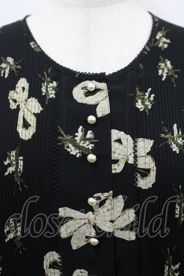 画像3: KANEKO ISAO / ブローチ&鈴蘭ブーケ半袖ブラウス  黒 I-26-04-12-005-EL-BL-SA-ZI (3)
