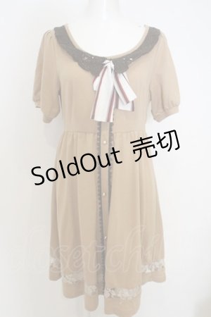 画像: axes femme POETIQUE / レースカラーニットワンピース  ベージュ O-23-11-18-091-AX-OP-IG-ZT310