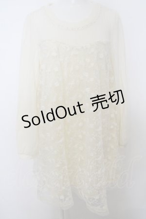 画像: 【SALE】axes femme / オーガンジー刺繍ニットワンピース  アイボリー O-23-12-28-112-AX-OP-IG-ZT369