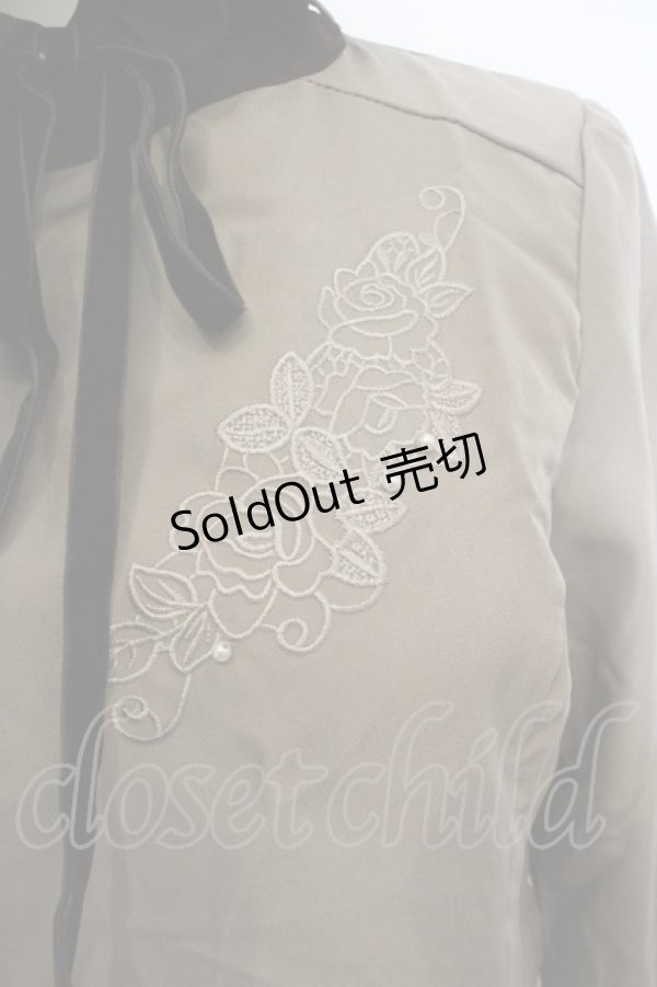 画像2: 【SALE】axes femme / エンブロイダリーバイカラーワンピース  ベージュ O-23-12-28-122-AX-OP-IG-ZT369 (2)