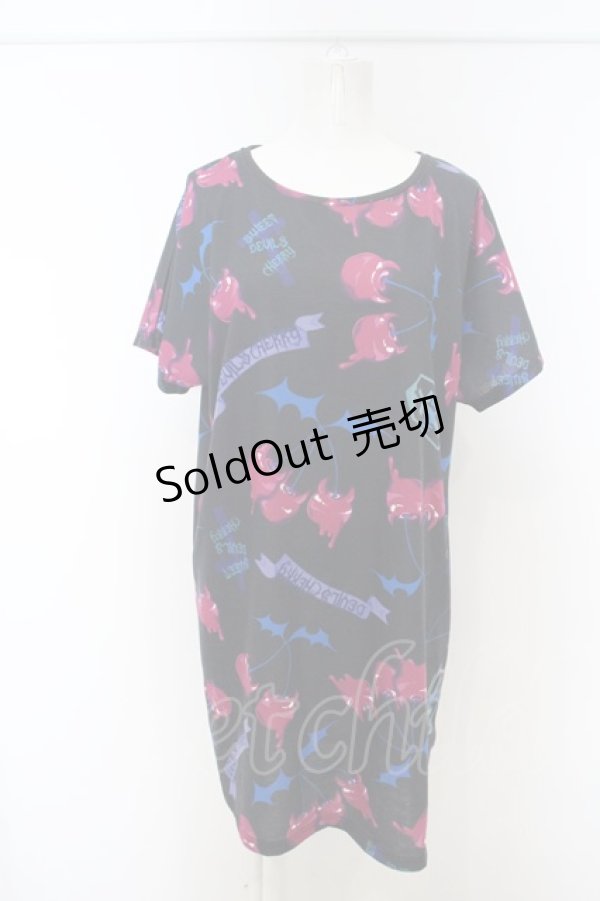 画像1: 【SALE】Kawaii Holic / Sweet Devils Cherry総柄ワンピースTシャツ  クロ×ピンク O-23-12-29-076-PU-TO-OW-ZH (1)