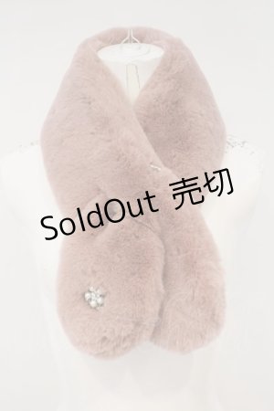 画像: axes femme / ブローチ付きファーティペット  ピンク O-24-01-19-080-AX-ZA-IG-ZT334