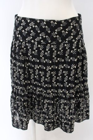 画像: Jane Marple / ブロック刺繍スカート M クロ O-24-01-25-100-JM-SK-IG-OS