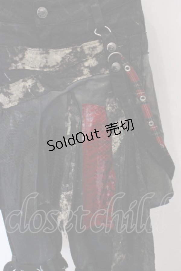 画像2: h.ANARCHY / ドラゴンレザーバムフラップショートデニムパンツ  ブラックｘレッド O-24-02-28-119-HN-PA-YM-ZS (2)