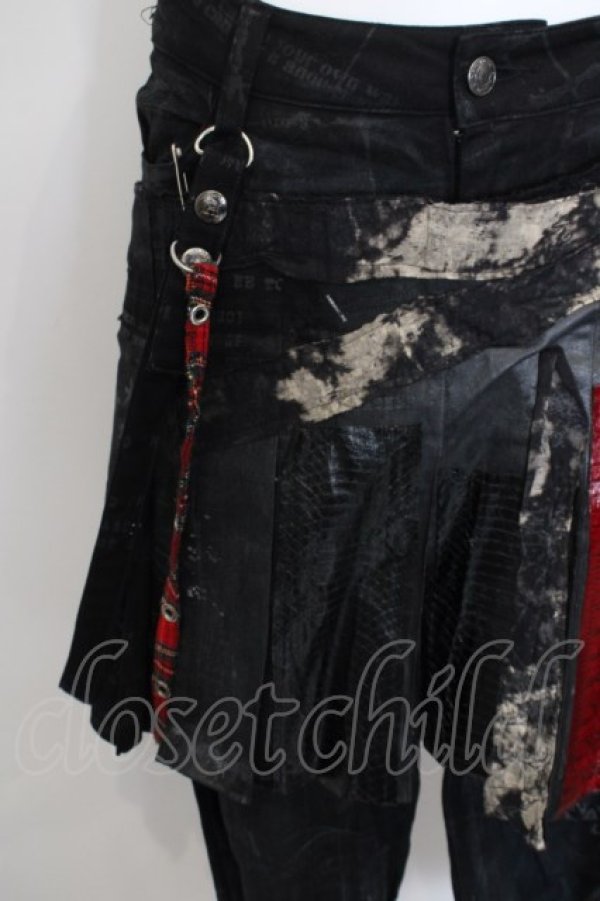 画像3: h.ANARCHY / ドラゴンレザーバムフラップショートデニムパンツ  ブラックｘレッド O-24-02-28-119-HN-PA-YM-ZS (3)