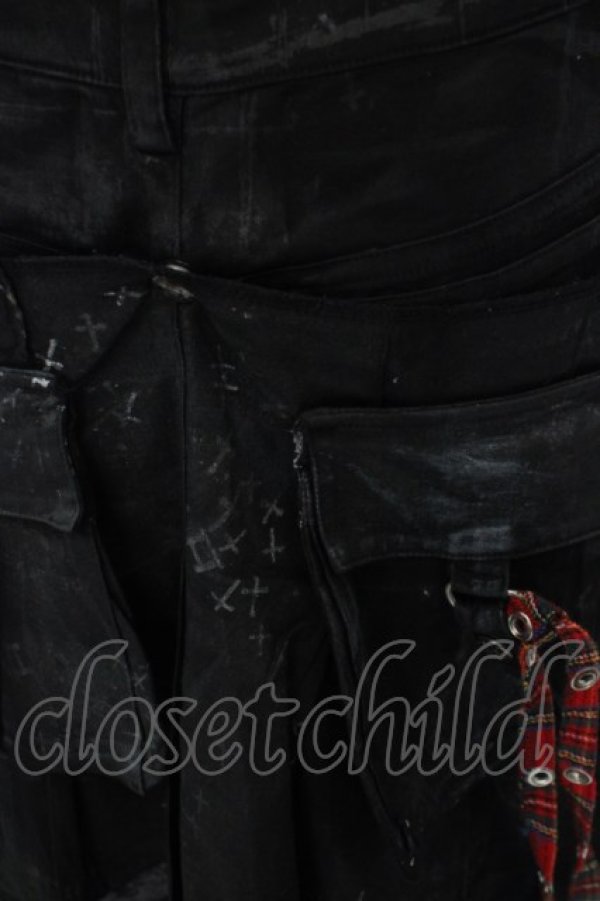 画像5: h.ANARCHY / ドラゴンレザーバムフラップショートデニムパンツ  ブラックｘレッド O-24-02-28-119-HN-PA-YM-ZS (5)