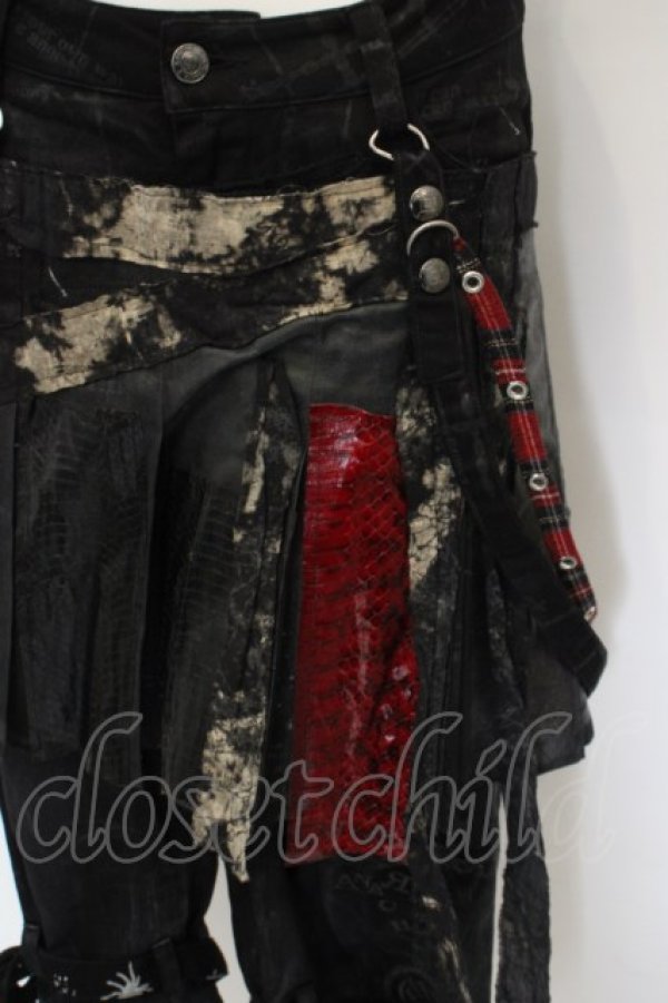 画像6: h.ANARCHY / ドラゴンレザーバムフラップショートデニムパンツ  ブラックｘレッド O-24-02-28-119-HN-PA-YM-ZS (6)