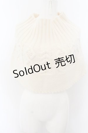 画像: axes femme / ケーブル編みミニケープ  キナリ O-24-06-09-015-AX-TO-OW-ZT069