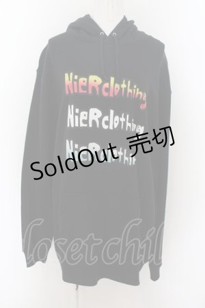 画像: NieR CLOTHING / プリントフードパーカー  黒 O-24-07-08-1002-PU-TO-KB-ZI