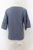 画像2: axes femme / 袖レース切替カットプルオーバー M ブルー O-24-08-28-165-AX-TO-SZ-ZT083 (2)