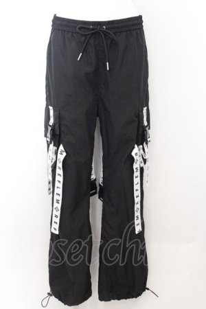画像: REFLEM / ロゴテープベルト付きナイロンフレアカーゴパンツ F ブラック O-24-10-31-017-PU-PA-YM-ZT283