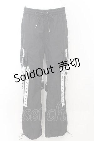 画像: 【SALE】REFLEM / ロゴテープベルト付きナイロンフレアカーゴパンツ F ブラック O-24-10-31-017-PU-PA-YM-ZT283