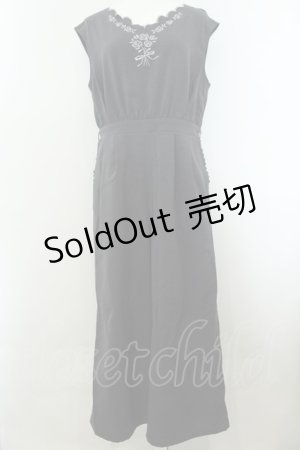 画像: axes femme / 胸元刺繍サロペット  グレー O-24-12-17-054-AX-OP-IG-OS