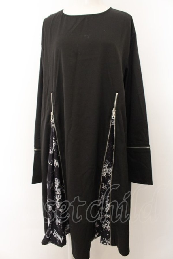 画像1: NieR Clothing / ZIPデザインワンピース F ブラック O-24-12-31-1043-PU-OP-OW-ZT277 (1)