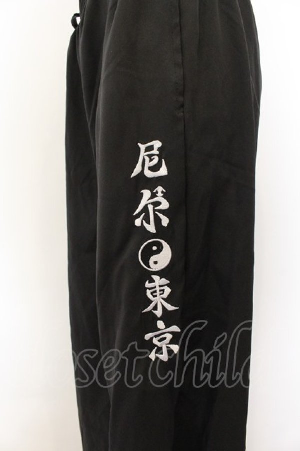画像2: NieR Clothing / 刺繍入りパンツ  ブラック O-24-12-31-1056-PU-PA-OW-ZT302 (2)