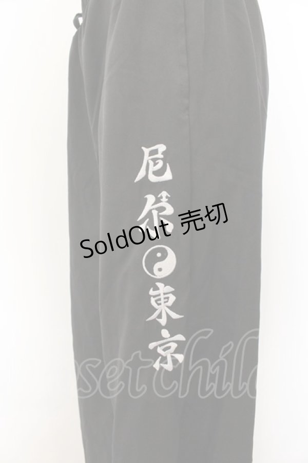 画像2: 【SALE】NieR CLOTHING / 刺繍入りパンツ  ブラック O-24-12-31-1056-PU-PA-OW-ZT302 (2)