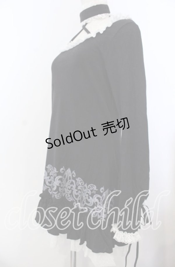 画像2: PUTUMAYO / レース配色ホルターネックカットワンピース  ブラック×ホワイト O-25-11-19-024-PT-OP-IG-OS (2)