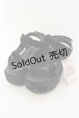 画像: E hyphen world gallery / 厚底ファーサンダル M クロ O-25-01-27-041-LO-SH-OW-ZT-K002