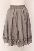 画像2: axes femme POETIQUE / 蝶柄透かし刺繍スカート M グレー O-25-01-31-1065-AX-SK-OW-ZY (2)