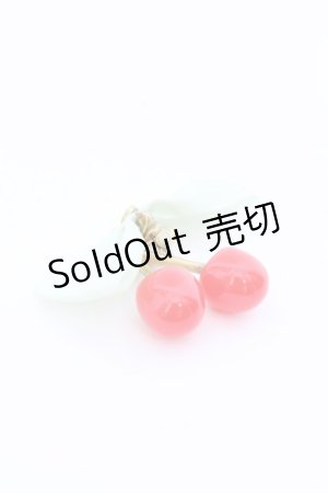 画像: Q-pot. / チェリーシロップピアス  アカ×ゴールド×グリーン O-25-02-16-046-QP-AC-IG-OS