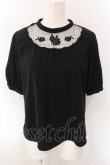 画像1: an another angelus / ヨークローズ刺繍プルオーバーブラウス  クロ O-25-02-26-1040-CA-BL-IG-OS (1)
