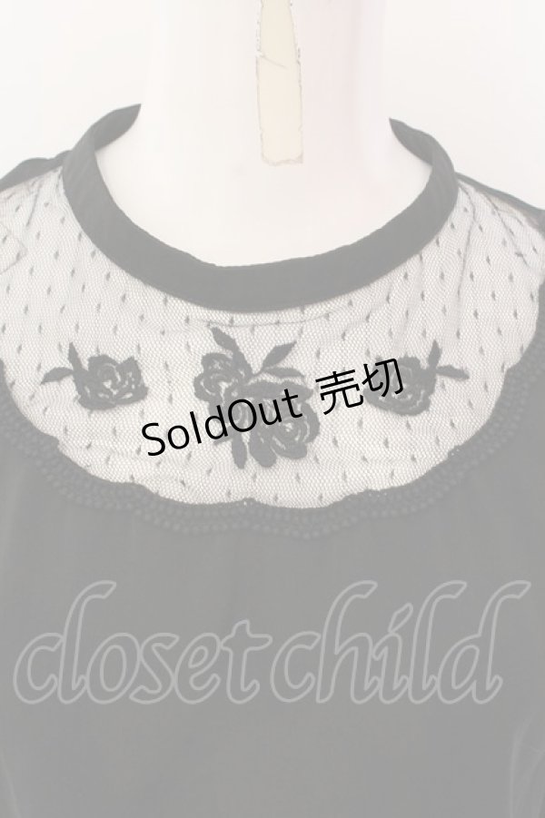 画像2: an another angelus / ヨークローズ刺繍プルオーバーブラウス  クロ O-25-02-26-1040-CA-BL-IG-OS (2)