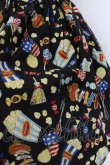 画像2: Angelic Pretty / Happy Park Carnivalジャンパースカート  クロ O-25-02-27-1051-AP-OP-OW-OS (2)