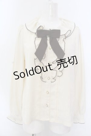 画像: Amavel / リボンブローチ&クラウンモチーフ付きフリルブラウス  アイボリーＸブラウン O-25-02-27-1080-CA-BL-SA-OS