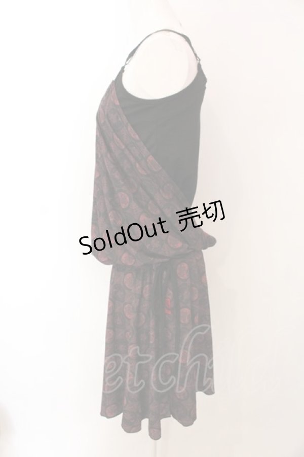 画像2: Ozz Croce / 総柄フェイクレイヤードキャミワンピース  ブラック×レッド O-25-02-27-019-OO-OP-IG-OS (2)