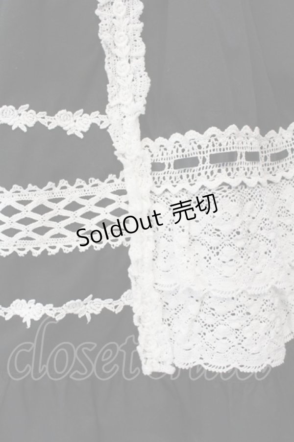 画像3: BABY,THE STARS SHINE BRIGHT / レースフリルジャンパースカート  クロ×シロ O-25-03-06-005-BA-OP-OW-OS (3)