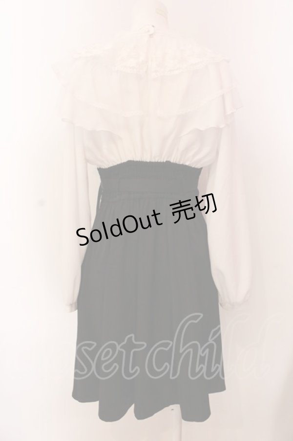 画像4: axes femme POETIQUE / ケープデザインシスターワンピース  シロ×クロ O-25-03-08-053-AX-OP-IG-OS (4)