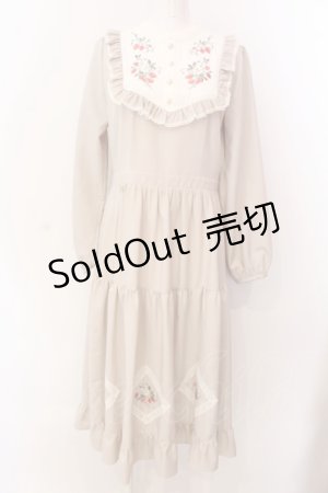 画像: axes femme POETIQUE / ブロッキングベリー刺繍ワンピース M グレージュ O-25-03-08-015-AX-OP-OW-OS