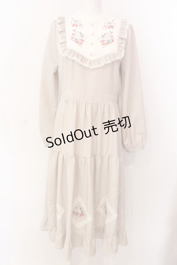 画像1: axes femme POETIQUE / ブロッキングベリー刺繍ワンピース M グレージュ O-25-03-08-015-AX-OP-OW-OS (1)