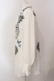 画像3: Royal Princess Alice / Witches' Familiar 粟木こぼねコラボ ブラウス  シロ O-25-03-10-021-LO-BL-OW-OS (3)