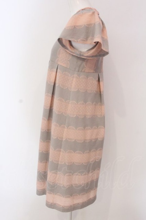 画像2: Emily Temple cute / スカラップレースジャガードワンピース  グレーxピンク O-25-03-20-1041-ET-OP-HD-ZT238 (2)