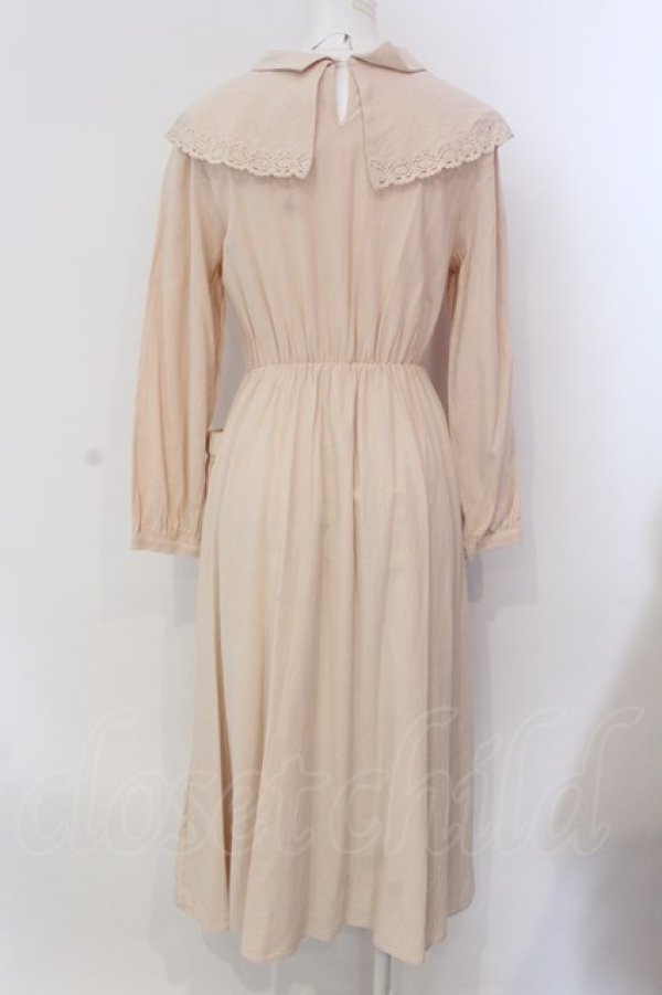画像4: LEBECCA boutique / 出会いを届けるワンピース  ライトベージュ O-25-03-20-2037-EL-OP-IG-ZT205 (4)