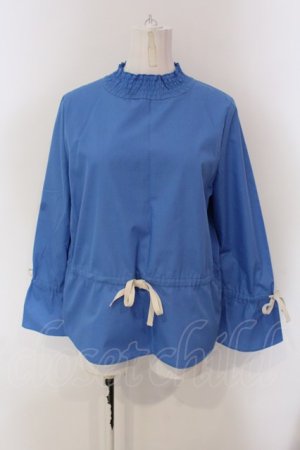 画像: LEBECCA boutique / 缶を差し出すプルオーバー F ブルー O-25-03-26-1030-EL-TO-OW-ZT110
