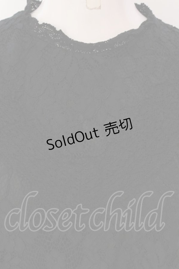 画像2: an another angelus / Vレース配色総レースプルブラウス F クロ O-25-03-26-1044-CA-TO-OW-ZT231 (2)