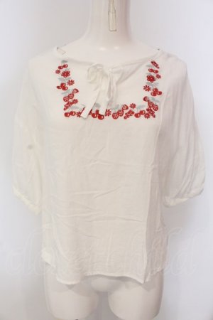 画像: Fi.n.t / ヨークフルーツ刺繍ブラウス  シロ O-25-03-26-1010-CA-BL-IG-ZT114