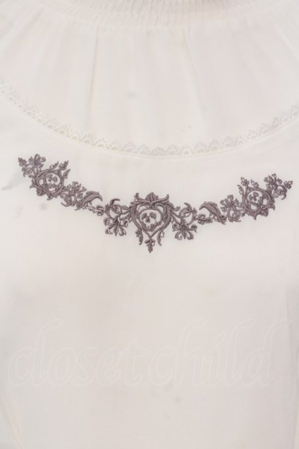 画像2: axes femme POETIQUE / ディズニーヴィランズ/ブラウス M オフシロ O-25-03-31-1013-AX-BL-IG-OS (2)